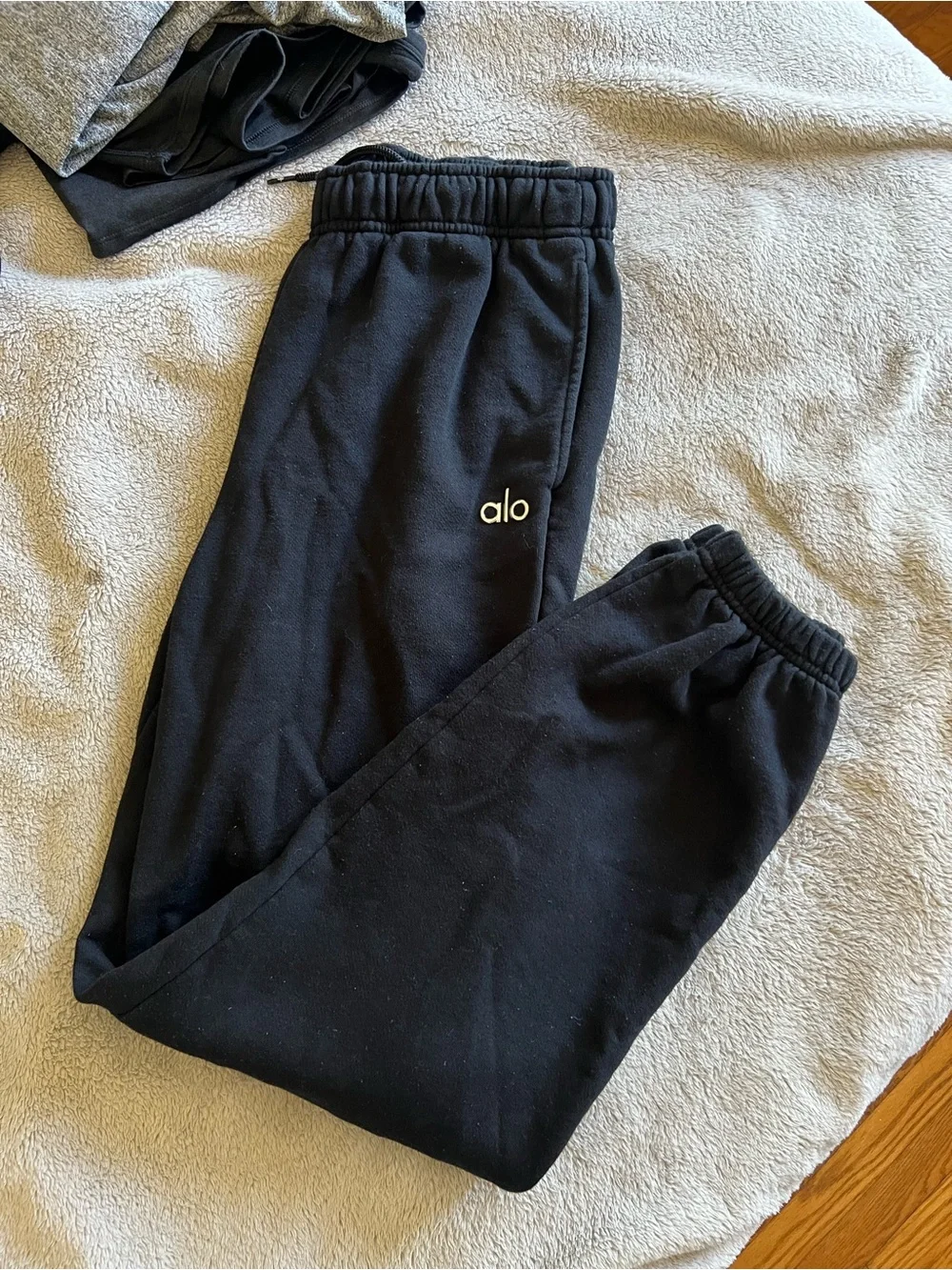 Alo Yoga Black Accolade Sweatpants Medium